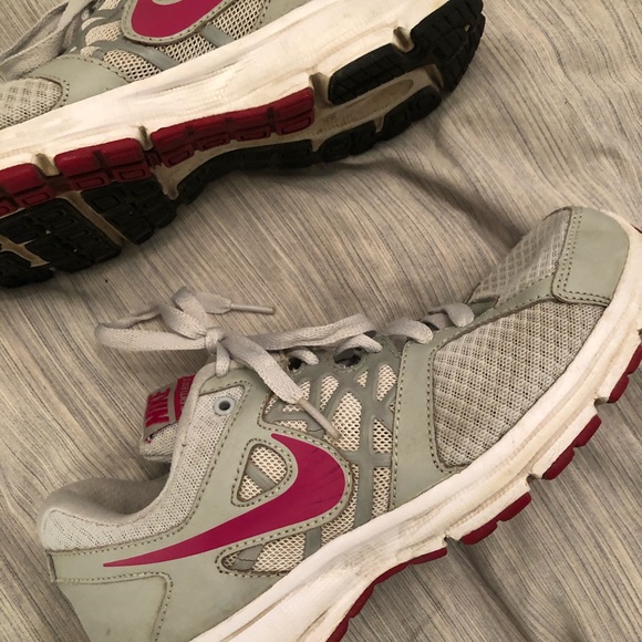 NIKE SHOES - Picture 4 of 6